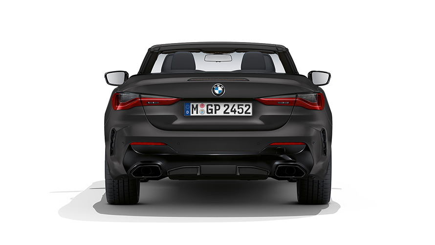 BMW M440i xDrive Cabrio G23 2020 BMW Individual Frozen Deep siva metalik boja zadnji prikaz sa otvorenim mekim krovom