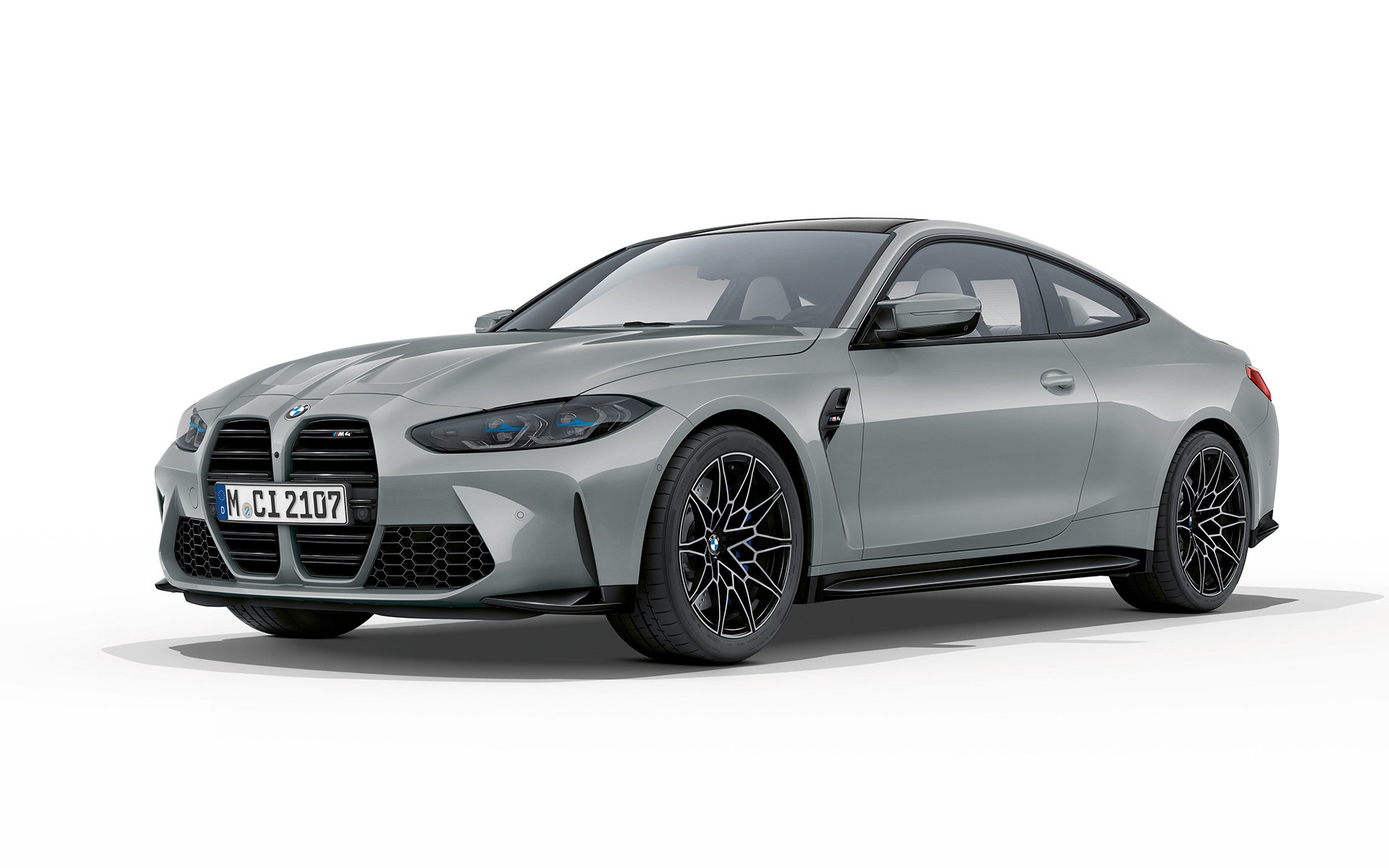 BMW M4 Coupe G82 2020 Brooklyn siva metalizirana tročetvrtinski prednji prikaz