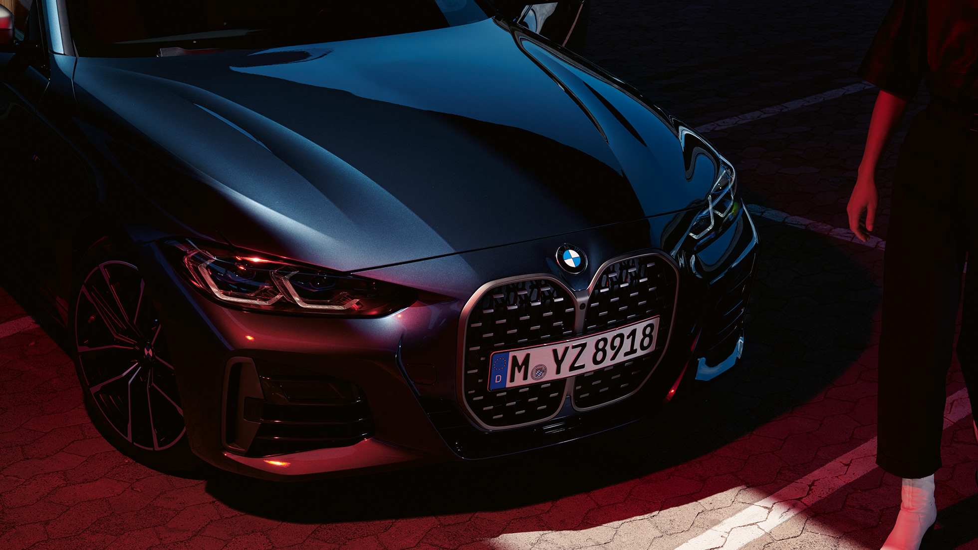 BMW dupli bubrežnjak BMW M440i xDrive kupe G22 2020 BMW M440i xDrive kupe Arctic Race plava metalik G22 2020 pogled spreda na BMW dupli bubrežnjak
