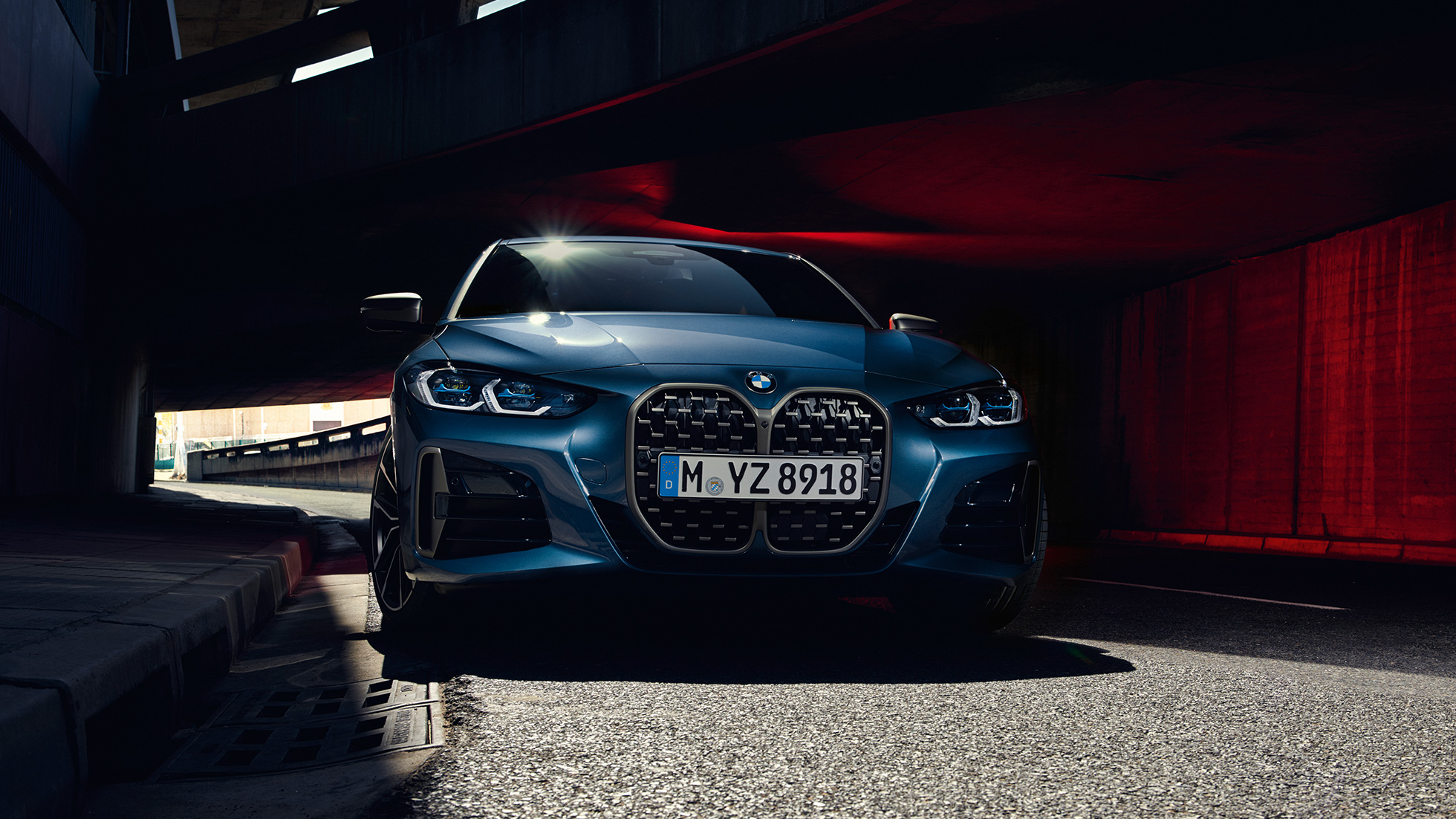 BMW dupli bubrežnjak LED prednja svetla BMW M440i xDrive kupe G22 2020 BMW M440i xDrive kupe Arctic Race plava metaik G22 2020 pogled na BMW bubrežnjak i LED svetla