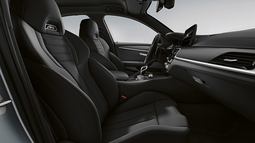 BMW M5 F90 LCI Facelift 2020 kokpit sa otvorenim vratima