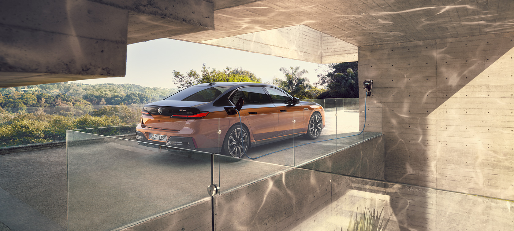 Video o eksterijeru BMW i7 M70 xDrive Sedan G70 BMW i7 M70 xDrive Sedan G70 Video o eksterijeru