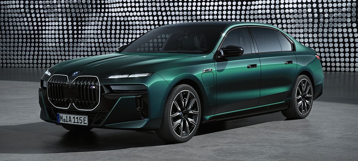 Aurora Diamond zelene boje Specijalne završne boje BMW M automobili serije 7 G70 BMW M automobili serije 7 G70 Aurora Diamond zelene boje Specijalne završne boje