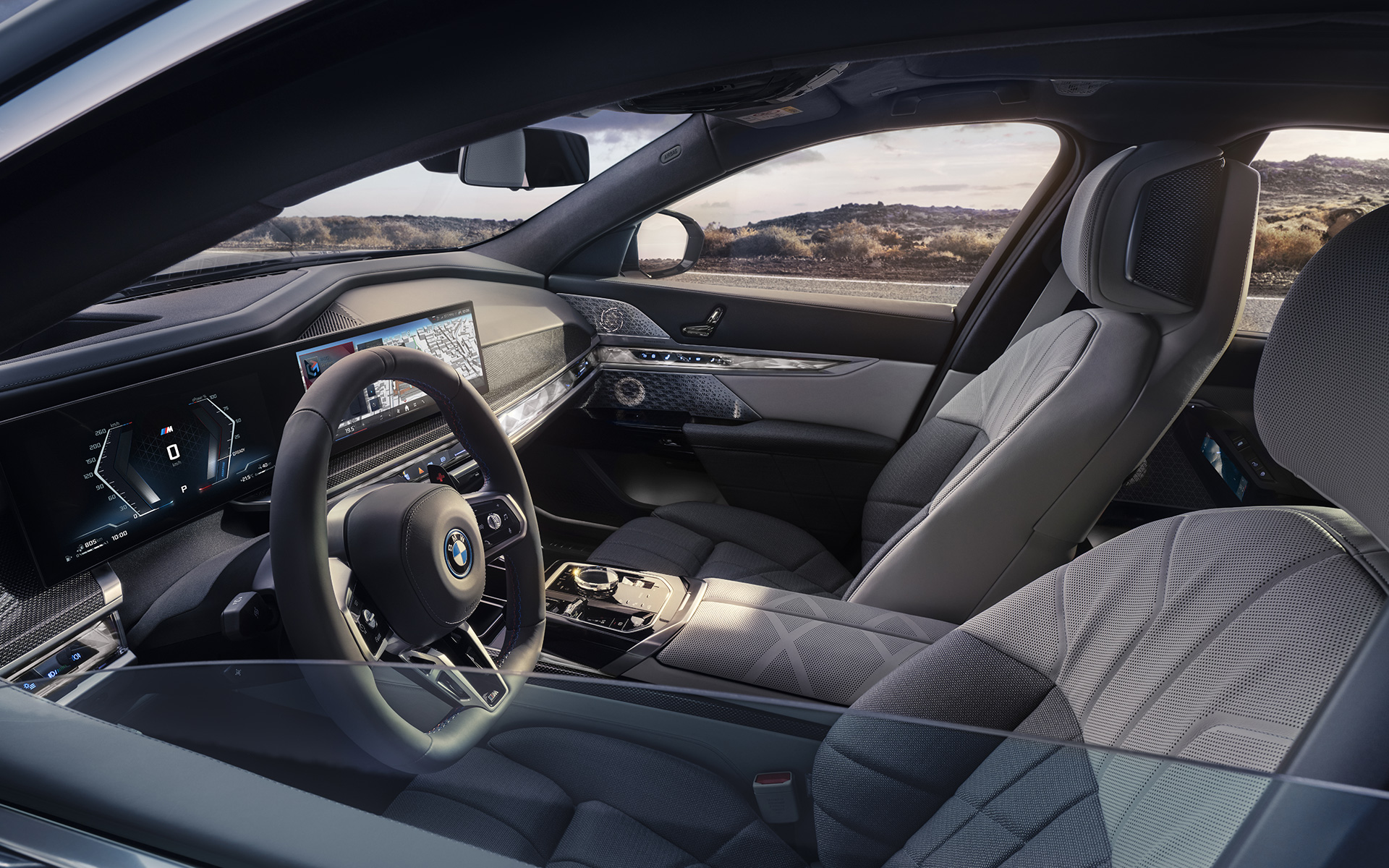 My Mode Sport BMW M760e xDrive Sedan G70 Pogled spolja kroz poluzatvoreno prozorsko staklo prema enterijeru