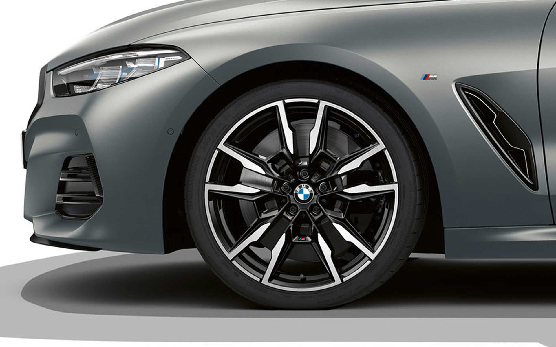 20-Inčni M dvokraki točkovi od lakih legura 894 M BMW M850i xDrive Kabriolet G14 LCI Facelift 2022 BMW M850i xDrive Kabriolet G14 LCI Facelift 2022 BMW Individual Frozen Pure siva metalik boja metallic 20-Inčni M dvokraki točkovi od lakih legura 894 M bliži prikaz