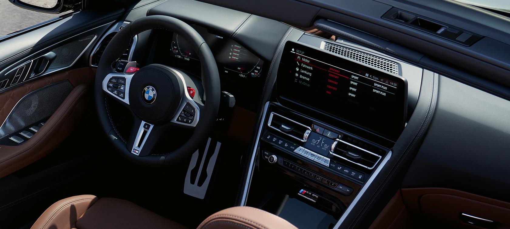 BMW M8 M Competition Kabriolet F91 LCI Facelift 2022 kabina kontrolni displej BMW M8 M Competition Kabriolet F91 LCI Facelift 2022 kabina kontrolni displej