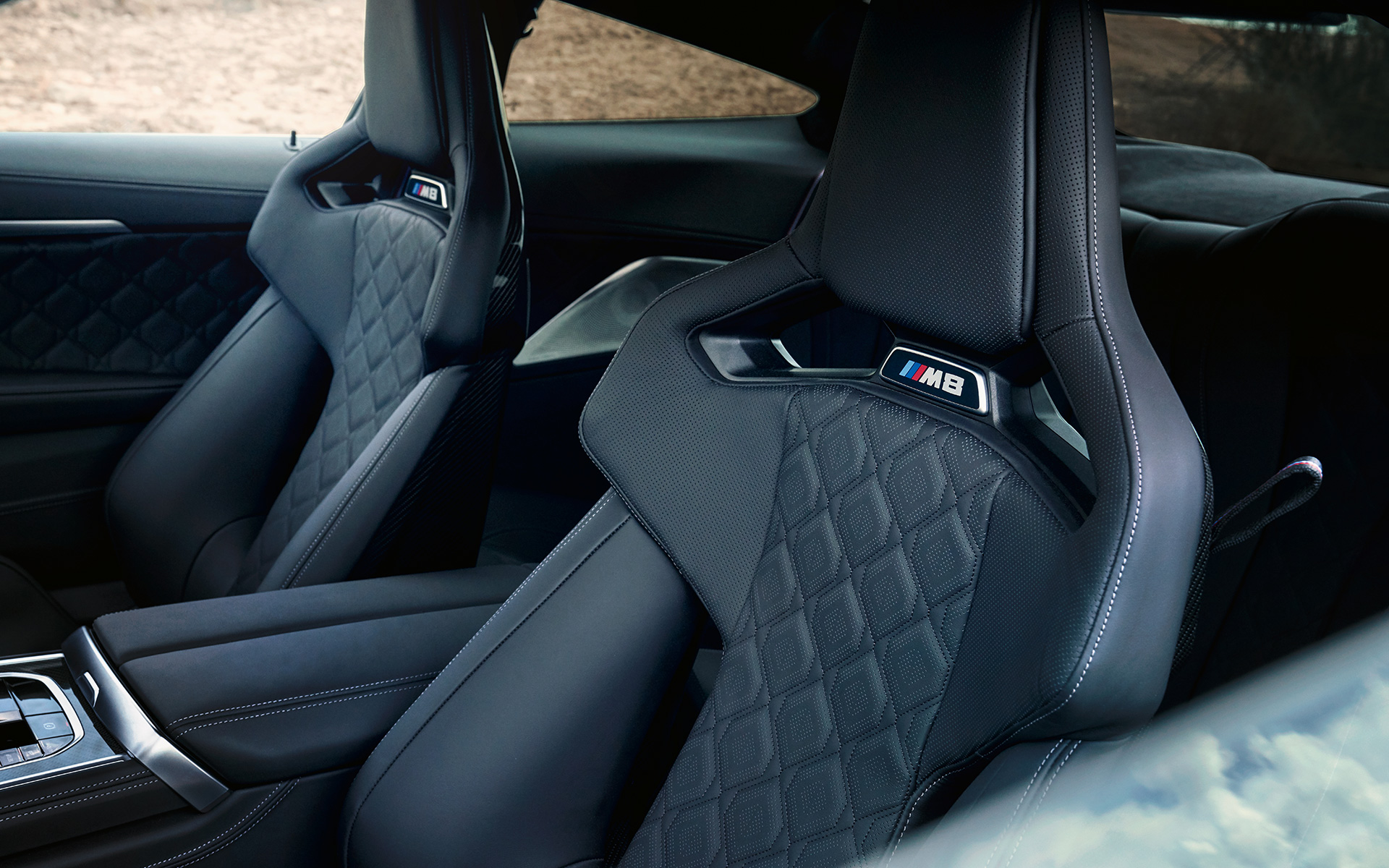 M Carbon bucket sedišta BMW M8 Coupé F92 LCI Facelift 2022 BMW M8 Coupé F92 LCI Facelift 2022 unutrašnjost kabine M Sport trkačka sedišta