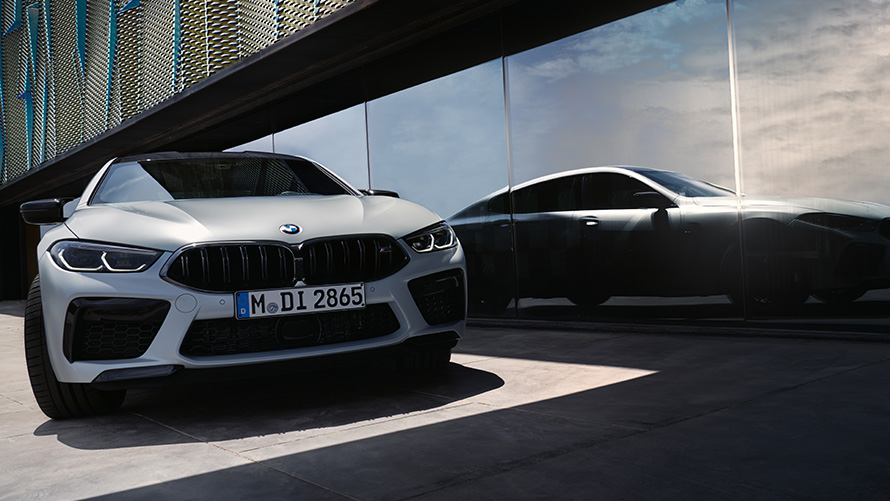 Tehnički podaci BMW M8 Competition Gran kupe F93 LCI Facelift 2022 BMW M8 Competition Gran kupe F93 LCI Facelift 2022 BMW Individual Frozen Brilliant bela metalik boja prednji prikaz tehnički podaci