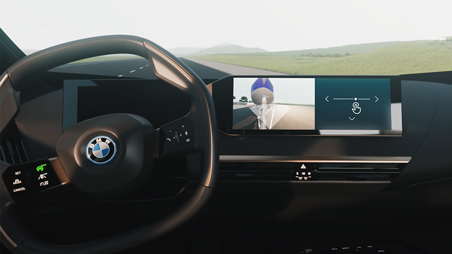 Pogled iz unutrašnjosti BMW-a sa volanom i putem Pogled iz unutrašnjosti BMW-a sa volanom i putem