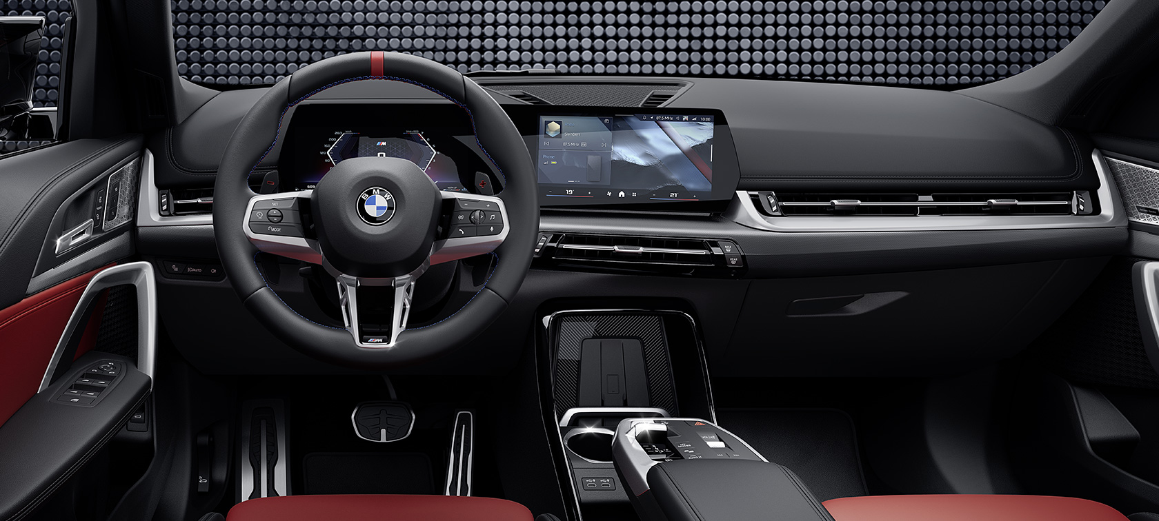 BMW X1 M35i xDrive Unutrašnjost volan i displej BMW X1 M35i xDrive Unutrašnji detalj volan i ekran