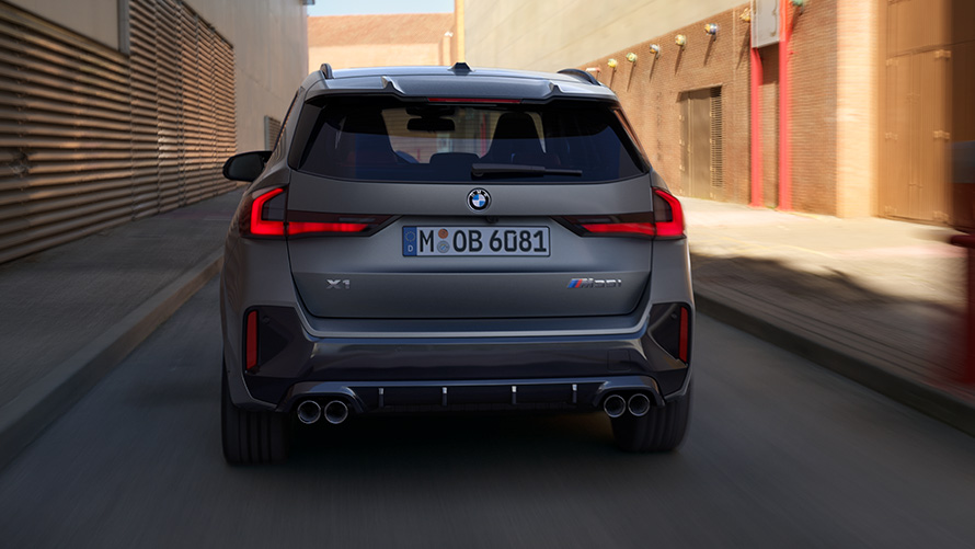BMW X1 M35i xDrive BMW X1 M35i xDrive zadnji prikaz prilikom vožnje