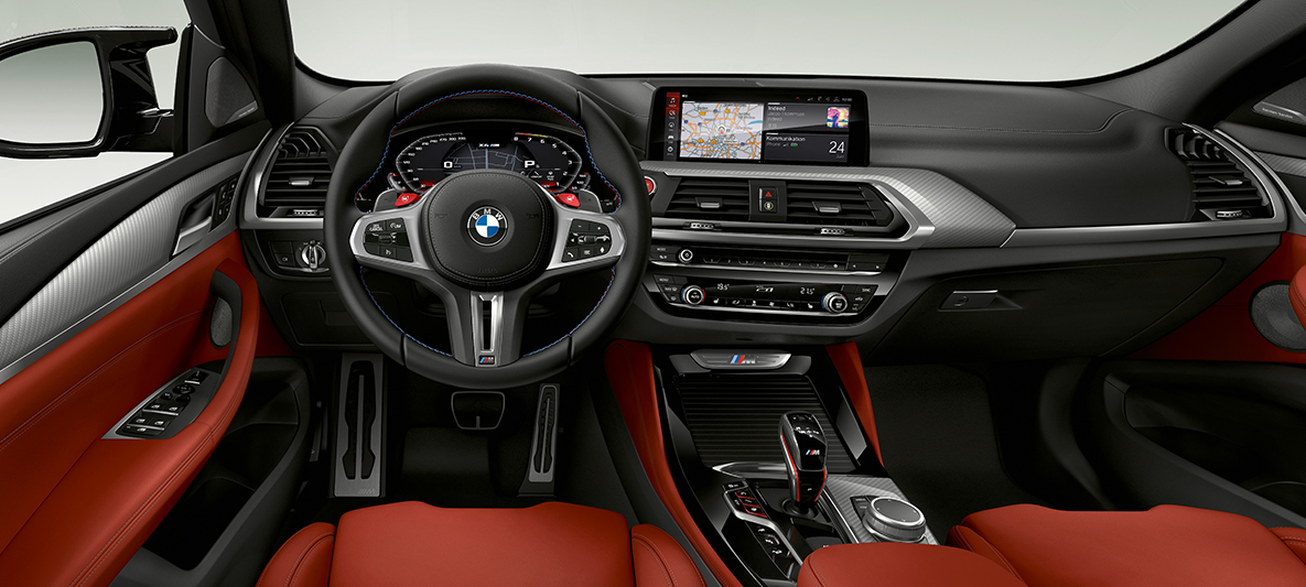 BMW X4 M, M kožni volan. BMW X4 M, enterijer, kabina, M kožni volan sa M specifičnim kontrastnim štepovima.