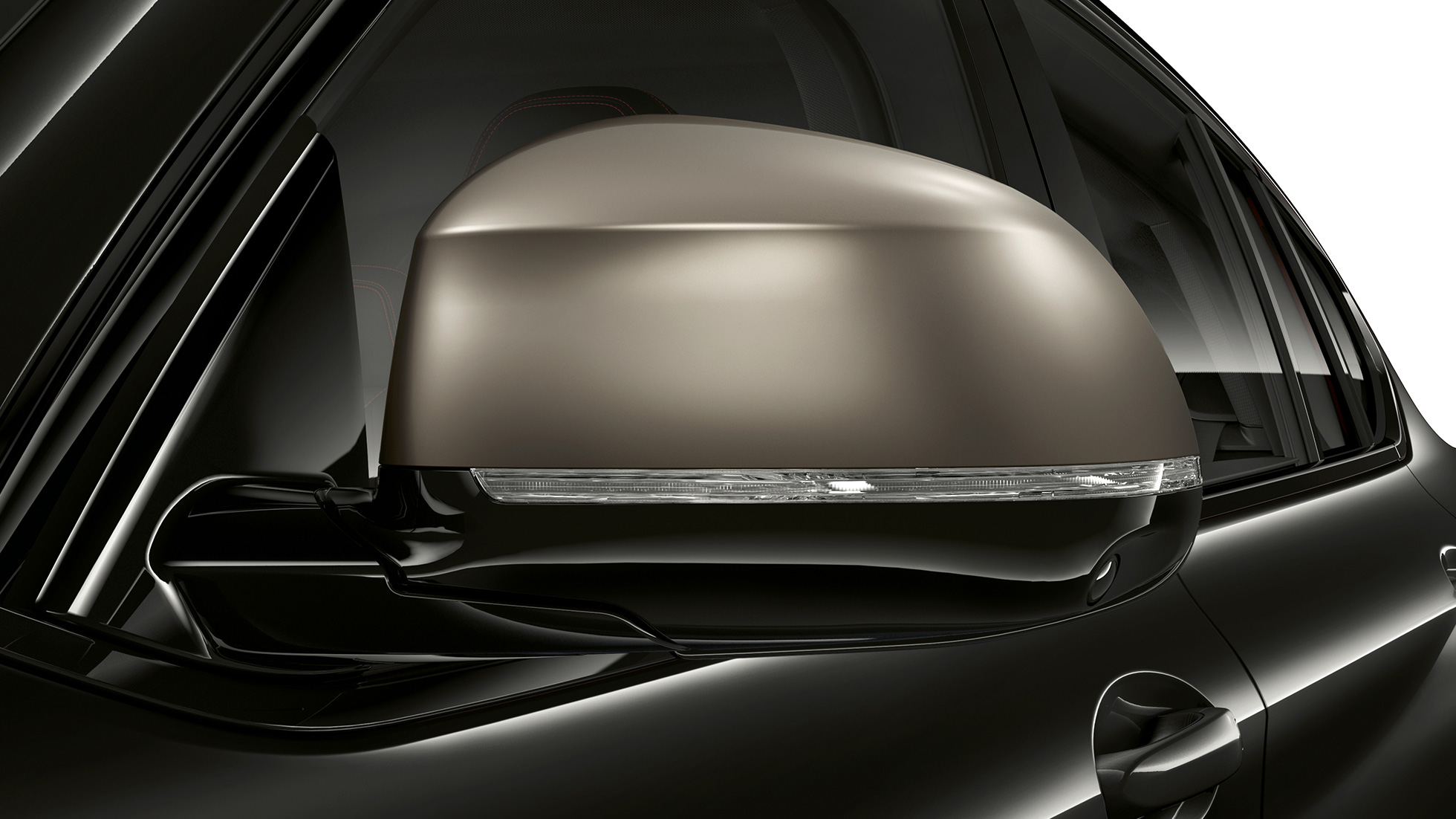 BMW X4 M40i u BMW X4 M40d, kape ogledala. BMW X4 M40i i BMW X4 M40d u boji Black Sapphire metaliziranoj, eksterijer, galvanizovane kape ogledala u boji Cerium Grey.