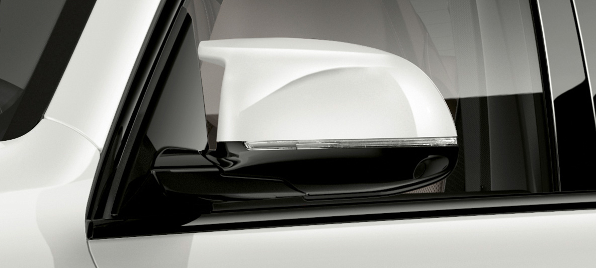 Kućišta retrovizora BMW-a X5 M Detaljan prikaz kućišta retrovizora BMW-a X5 M Mineral white F95