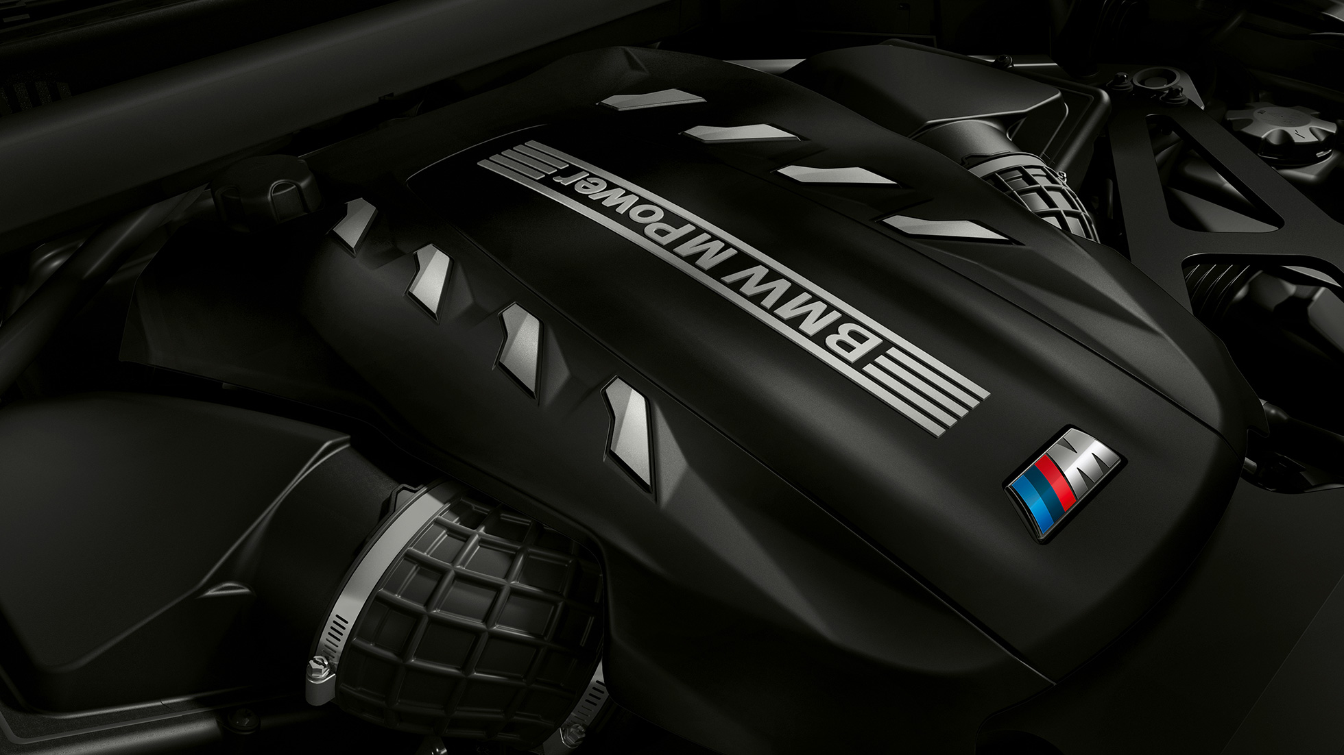 M TwinPower Turbo 8-cilindrični benzinski motor visokih performansi BMW-a X5 M Competition F95 Detaljan prikaz M TwinPower Turbo 8-cilindričnog benzinskog motora visokih performansi BMW-a X5 M Competition F95