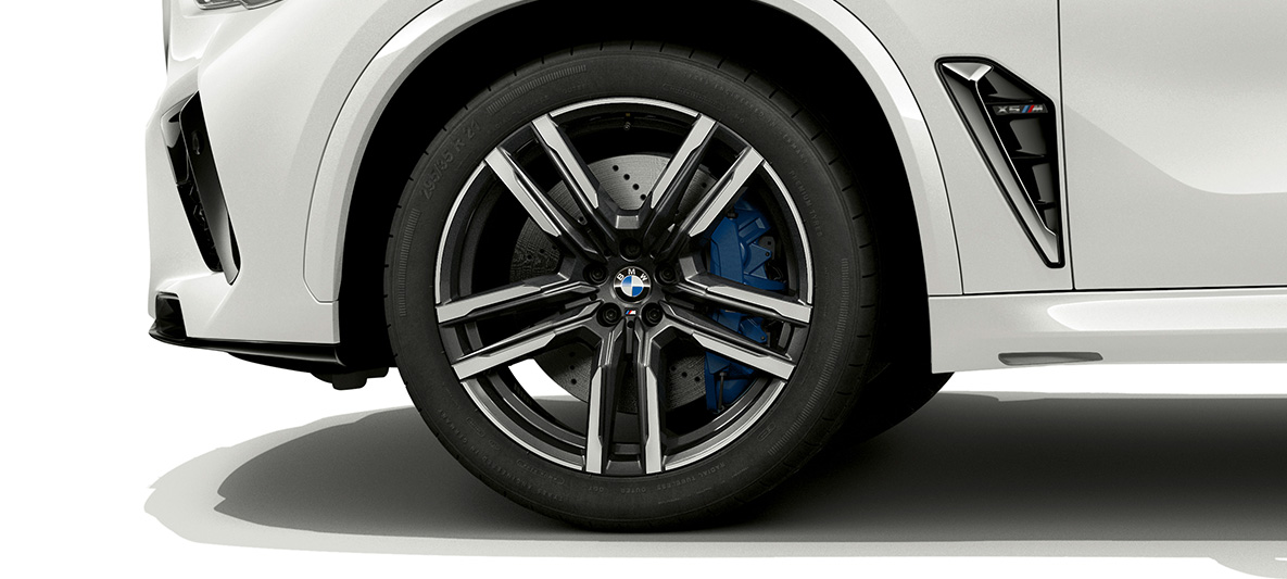 21-Inčni M točkovi od lakih legura Orbit sivi, dvobojni BMW X5 M F95 21-Inčni M točkovi od lakih legura Orbit sivi, dvobojni BMW X5 M Mineral bela boja F95 2020 SUV bliži prikaz