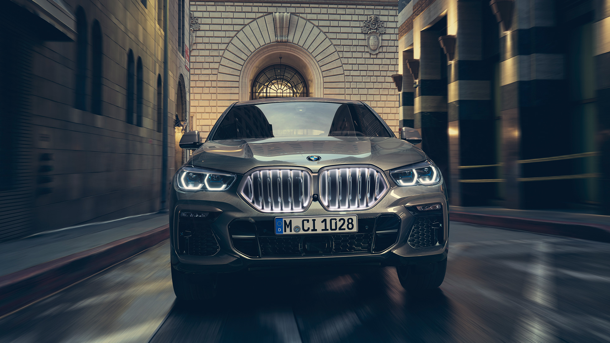 BMW X6 M50d s M TwinPower Turbo 6-cilindarskim dizel motorom Prikaz prednjeg kraja BMW-a X6 M50d s M TwinPower Turbo 6-cilindarskim dizel motorom G06 Manhattan metalik
