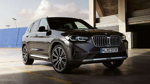 BMW X3 G01 pogled spreda u vožnji  BMW X serija BMW X3 G01 pogled spreda u vožnji