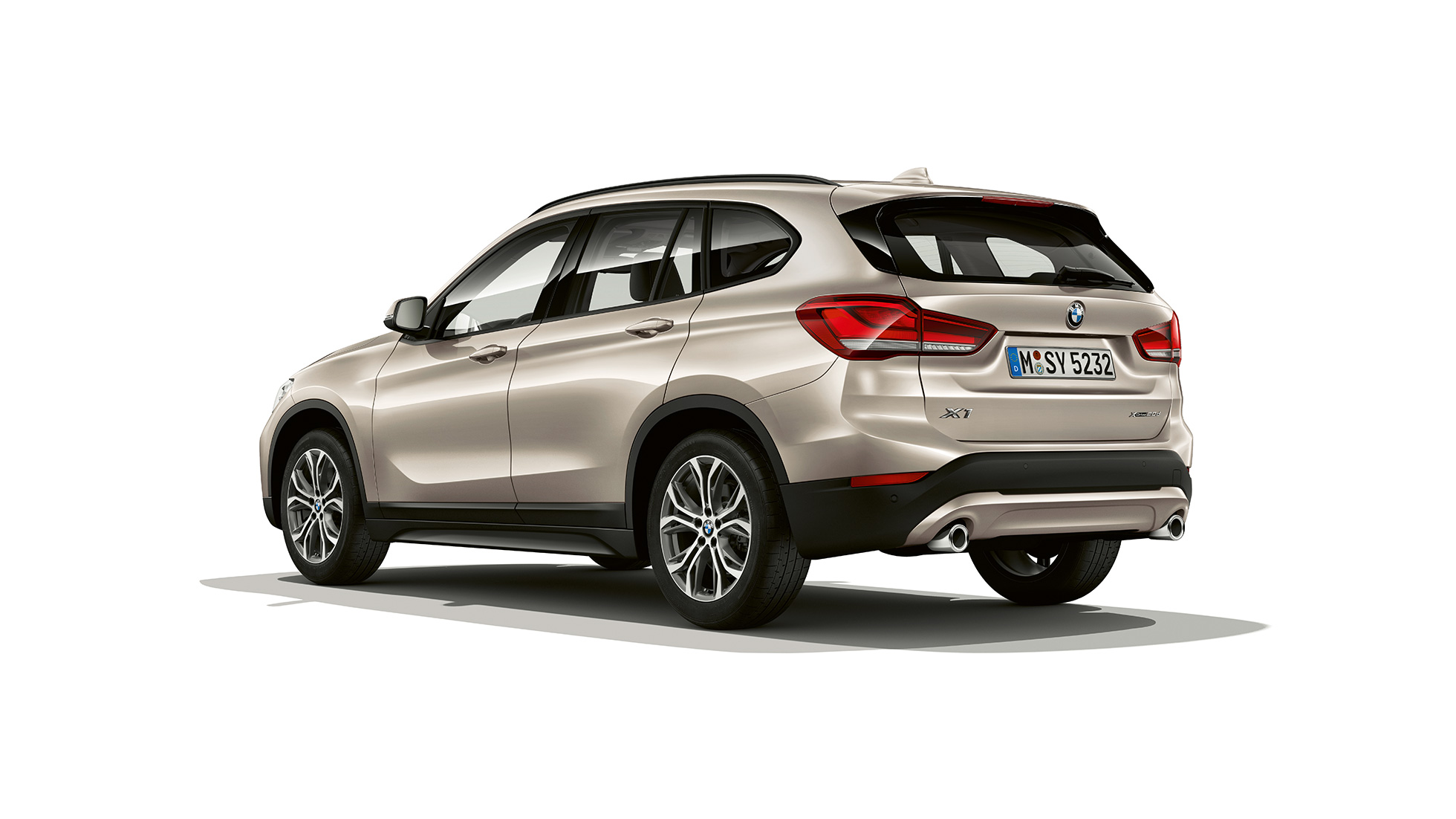 BMW X1, Model Advantage, tročetvrtinski pogled otpozadi BMW X1, Model Advantage, tročetvrtinski pogled spreda,studijski snimak