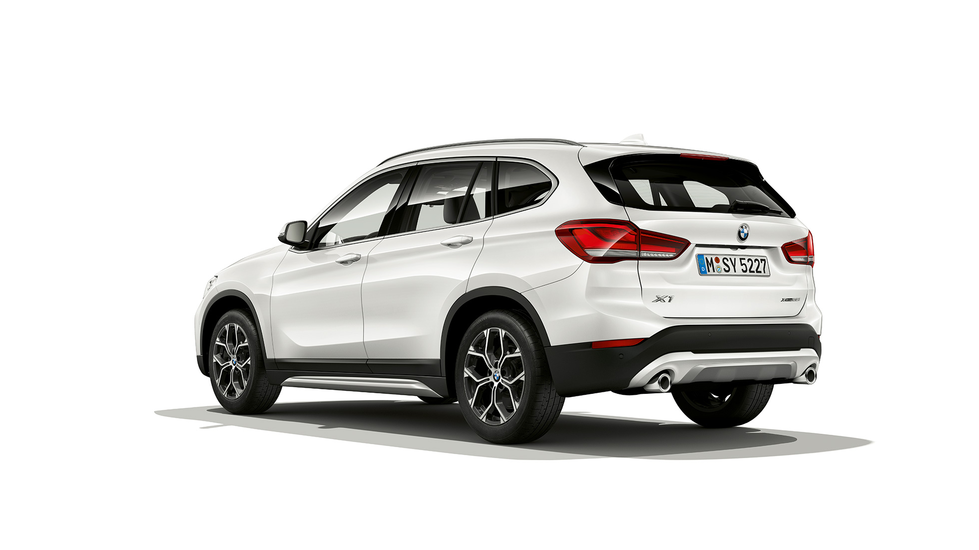 BMW X1, Model xLine, tročetvrtinski pogled otpozadi BMW X1, Model xLine, tročetvrtinski pogled otpozadi, studijski snimak