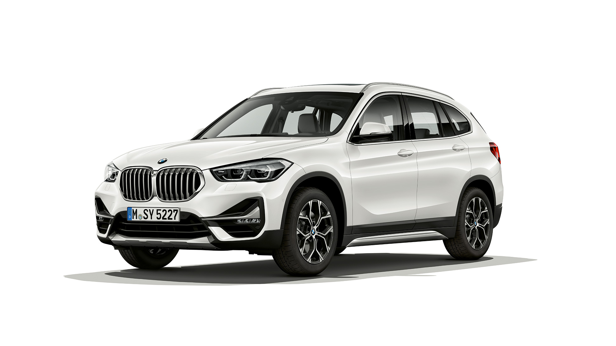 BMW X1, Model xLine, tročetvrtinski pogled spreda BMW X1, Model xLine, tročetvrtinski pogled spreda, studijski snimak