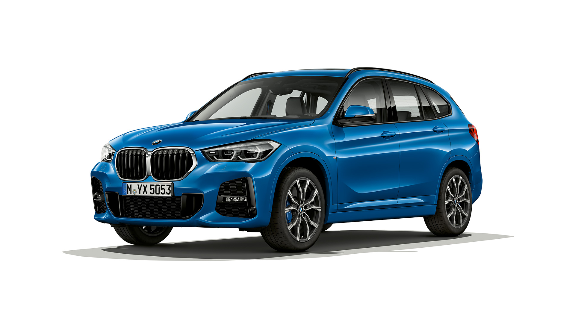 BMW X1, Model M Sport, tročetvrtinski pogled spreda BMW X1, Model M Sport, tročetvrtinskji pogled spreda, studijski snimak