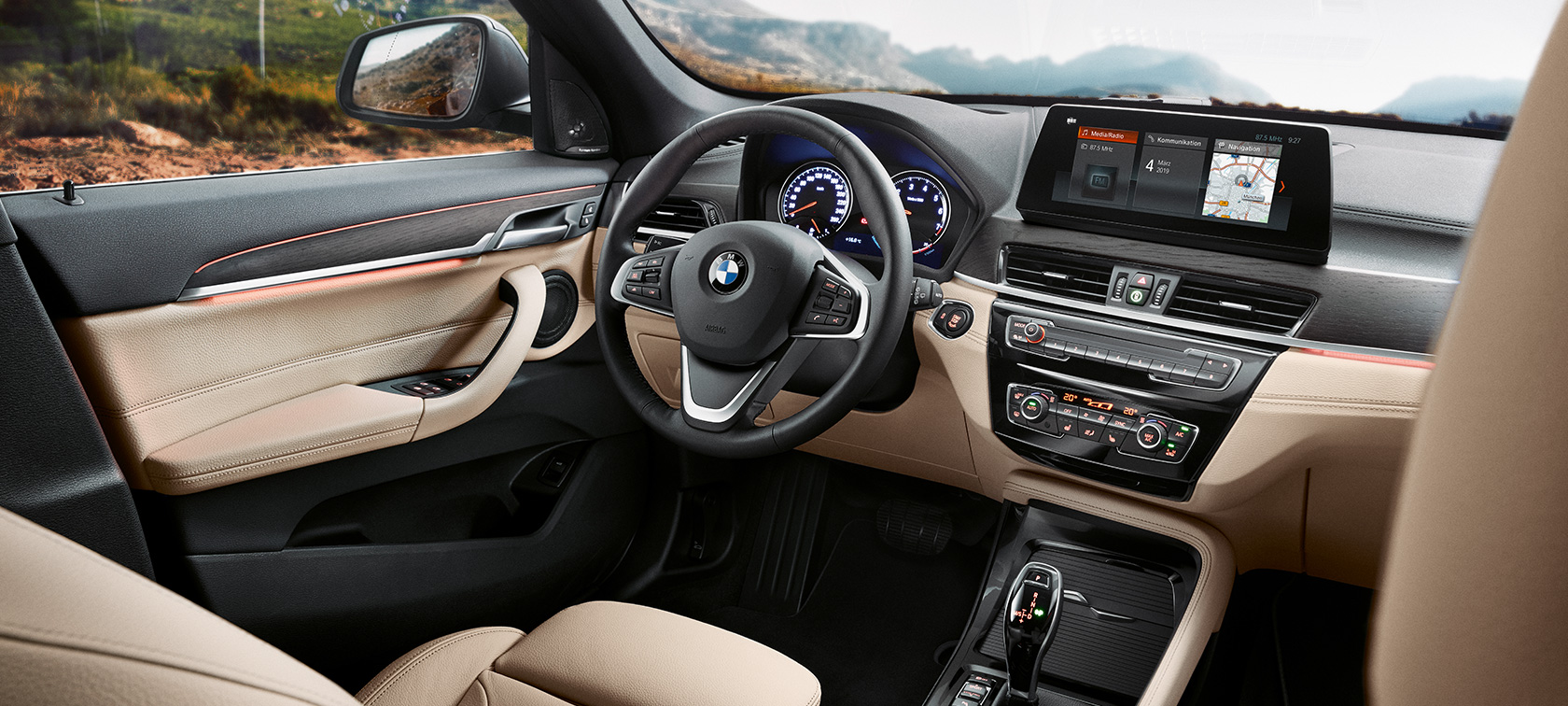 BMW X1, kabina BMW X1, enterijer sa fokusom na kabini