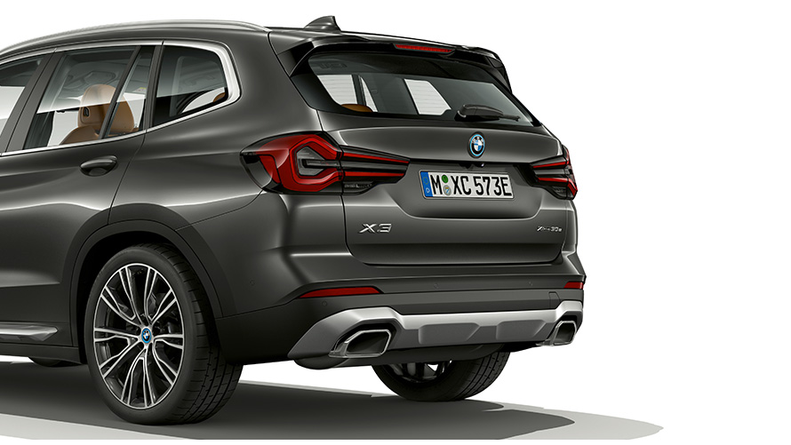 BMW X3 G01 Sophisto sive boje dizajn zadnjeg dela vozila 2021. BMW X3 G01 Sophisto sive boje bliži prikaz dizajna zadnjeg dela vozila 2021.
