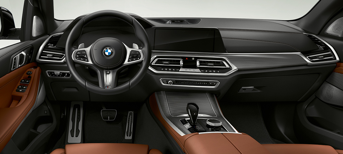 BMW X5 M50d enterijer Enterijer modela BMW X5 M50d sa kabinom, instrument tablom i centralnom konzolom