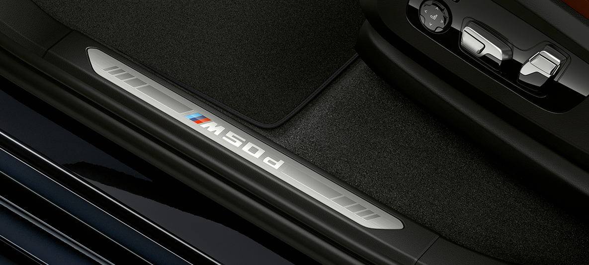 BMW X5 M50d grupa instrumenata Detaljni snimak grupe instrumenata modela BMW X5 M50d