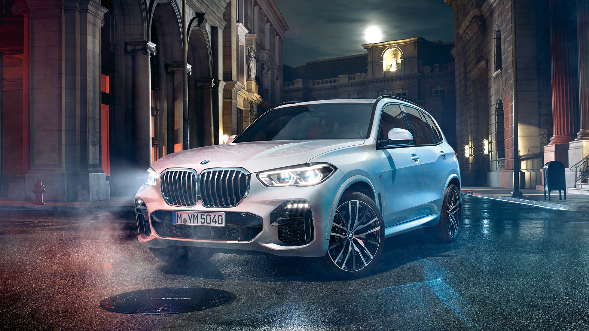 BMW X5 pogled spreda BMW X5 G05 2018 Mineral bela metalik pogled spreda, noću