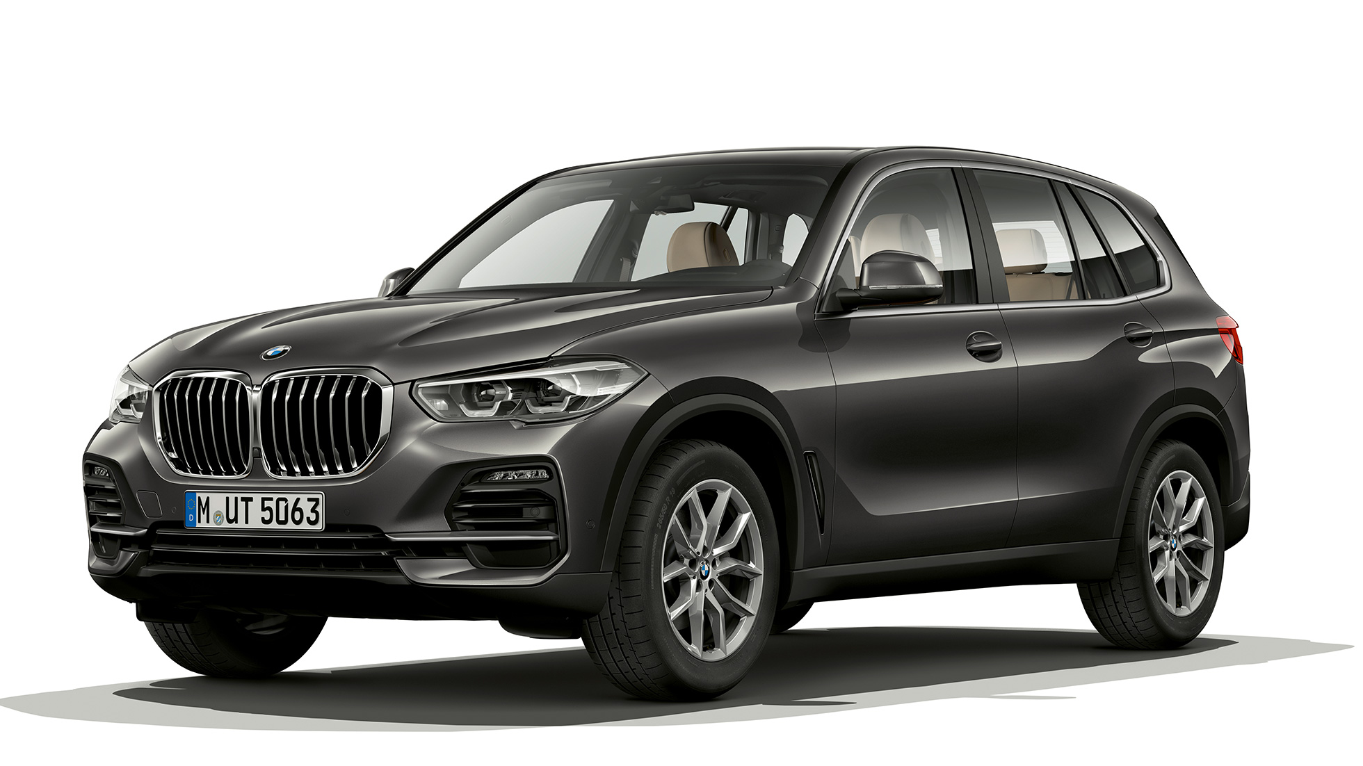 Osnovni model BMW X5 xDrive30d, pogled spreda Osnovni model BMW X5 xDrive30d G05 2018 Sophisto siva Brilliant Effect metalik, pogled spreda