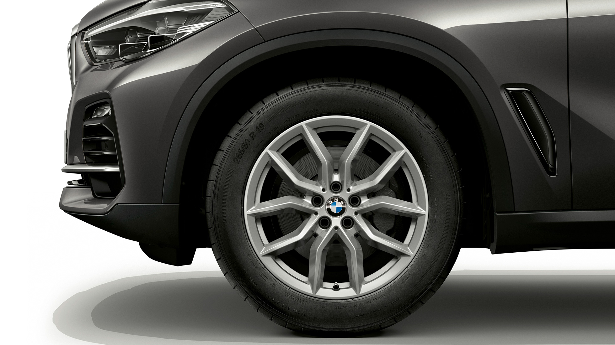 Osnovni model BMW X5 xDrive30d prednji točkovi Osnovni model BMW X5 xDrive30d G05 2018 Sophisto siva Brilliant Effect metalik prednji točkovi