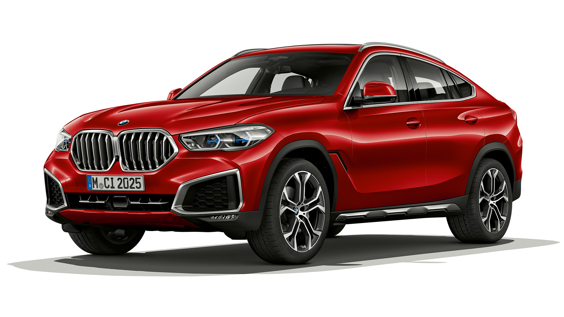 BMW X6 sa BMW xLine, eksterijer. BMW X6 sa BMW xLine u tročetvrtinskoj prednjoj perspektivi.