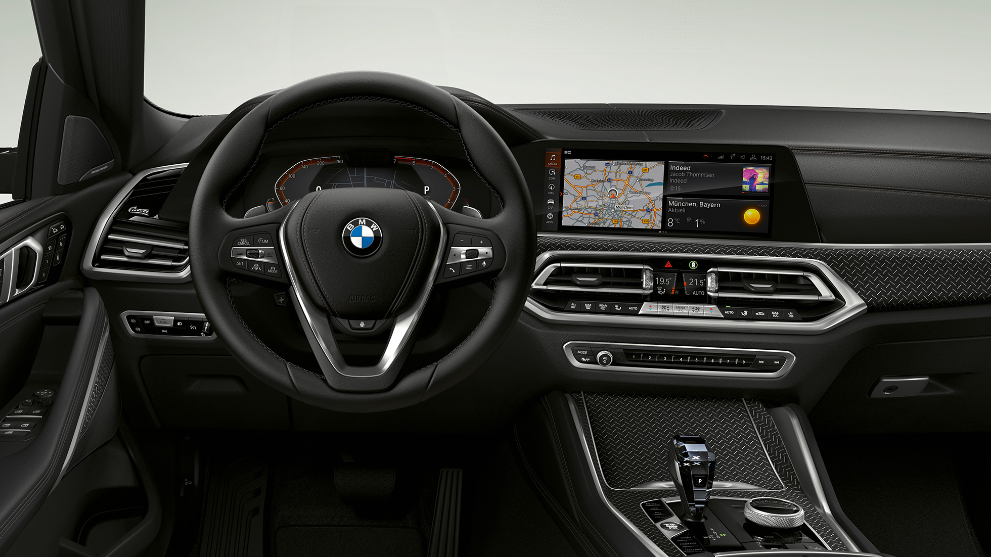 BMW X6 sa BMW xLine, kabina. BMW X6 enterijer sa BMW xLine i fokusom na kabini.