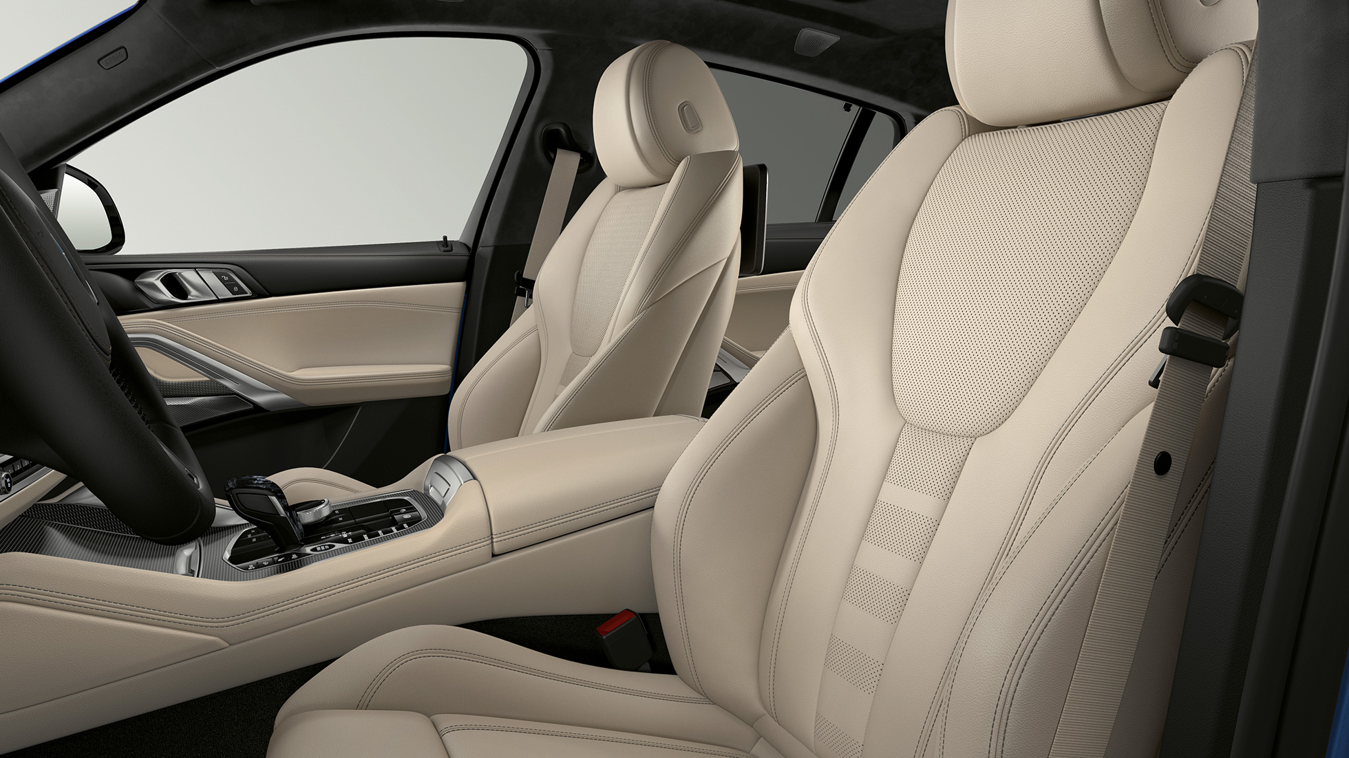 BMW X6 sa M Sport paketom, presvlake. BMW X6 enterijer sa M Sport paketom i fokusom na presvlakama.