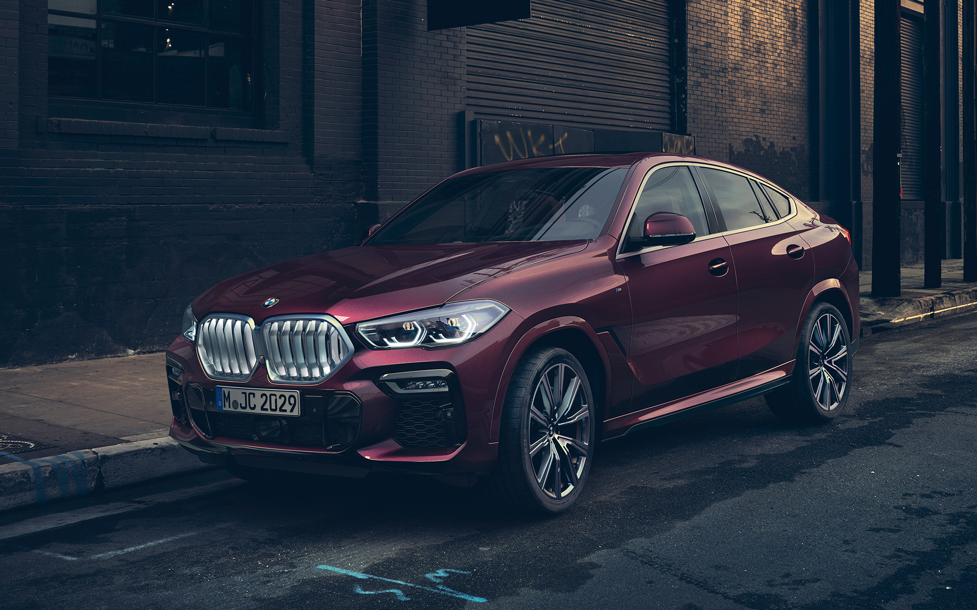 Tročetvrtinski prednji prikaz BMW-a X6 Individual G06 2019 BMW X6 Individual G06 2019 Ametrine metalik boje tročetvrtinski prednji prikaz