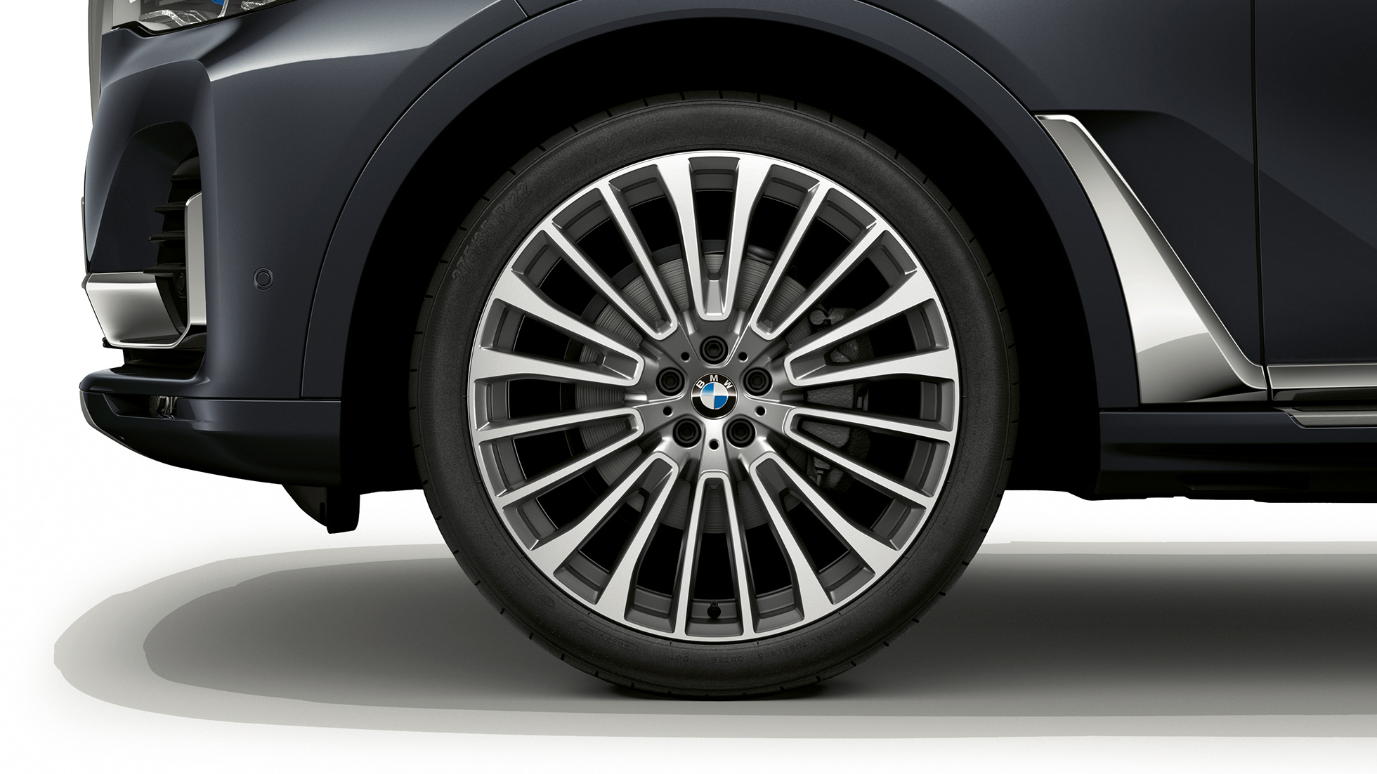 BMW X7, Design Pure Excellence aluminijumski točak Krupni plan aluminijumskog točka modela BMW X7 sa elementima Design Pure Excellence