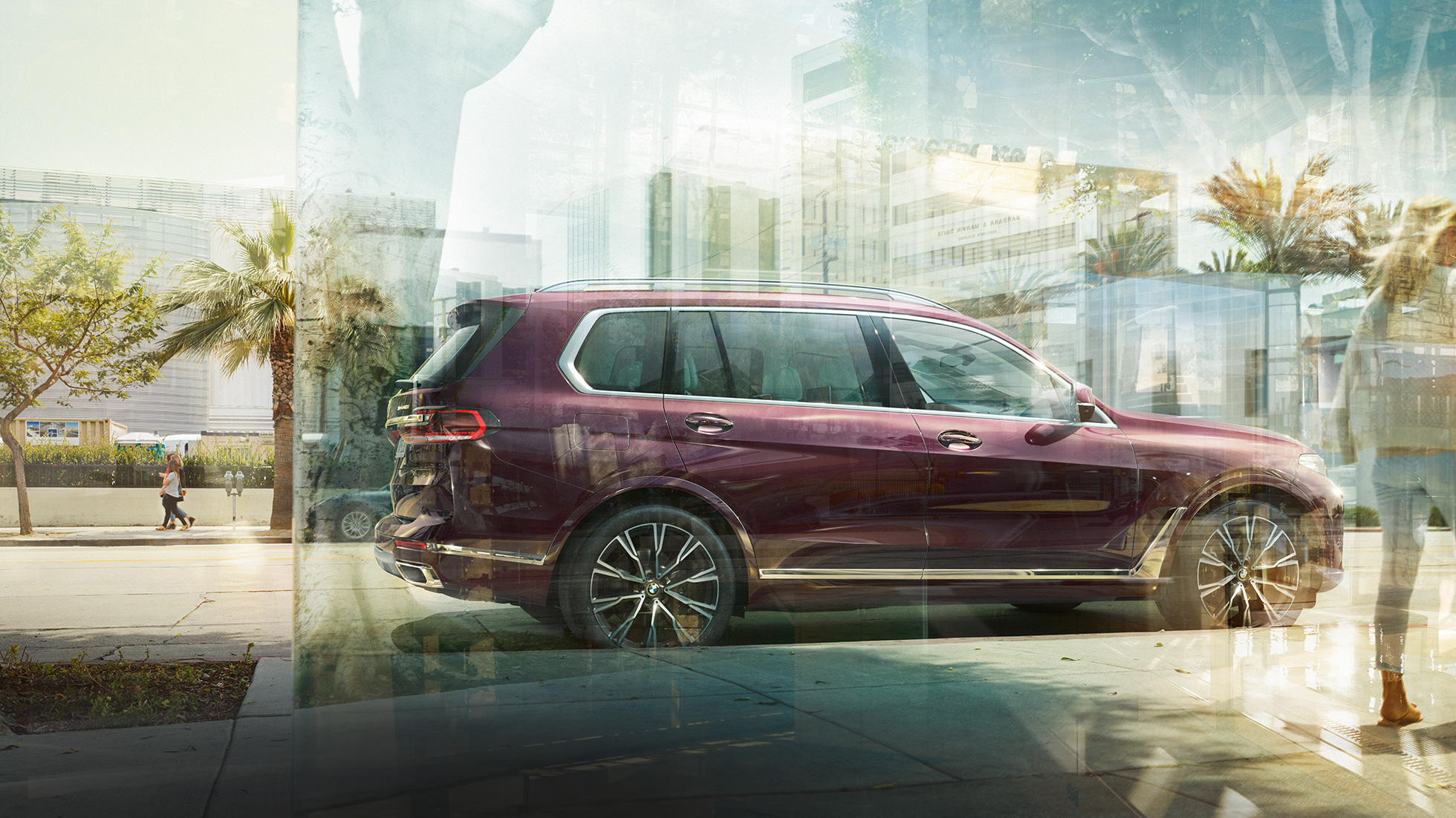 BMW Individual X7 40i xDrive, pogled s boka BMW X7 u Ametrin metaliziranoj boji, stoji, u pogledu s boka