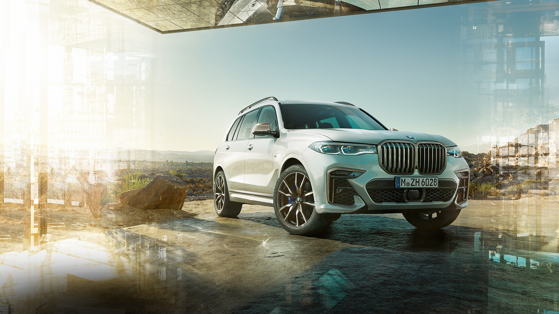 BMW X7 M50d, tročetvrtinski pogled spreda BMW X7 M50d: stoji, beli BMW X7 tročetvrtinski pogled spreda