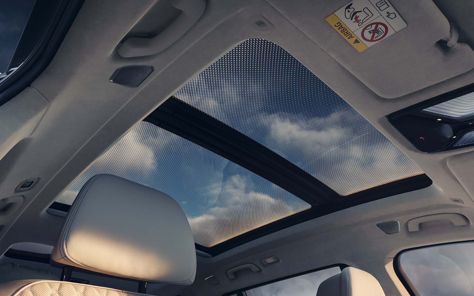 Panoramski stakleni krov unutrašsnji prikaz krova BMW X7 G07 LCI