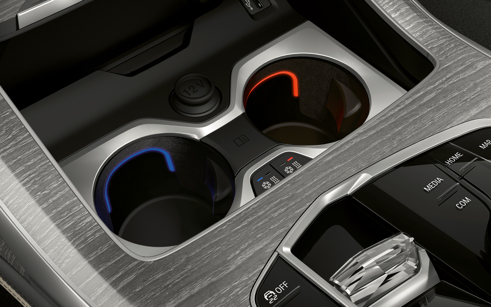Comfort paket Bliži prednji prikaz držač čaša BMW X7 G07 LCI