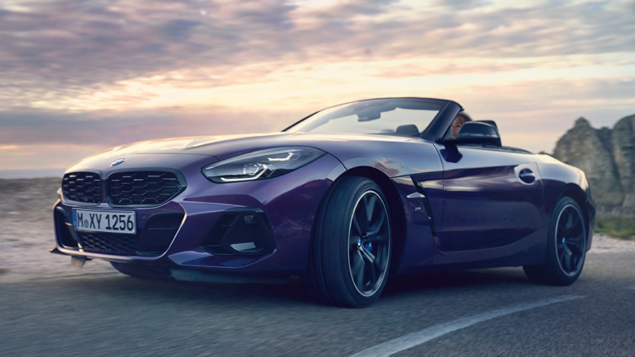 BMW Z4 Roadster (G29) bočni prikaz vozila tokom vožnje BMW Z4 Roadster (G29) bočni prikaz vozila tokom vožnje