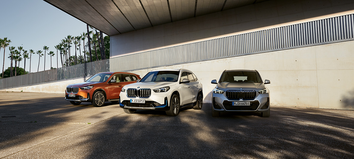 Portfolio proizvoda BMW Posebne prodajne ponude Održivost Centar Ekološki aspekat BMW Posebne prodajne ponude Održivost Centar Ekološki aspekt Portfolio proizvoda BMW vozila parkirana jedan pored drugog ispod podvožnjaka