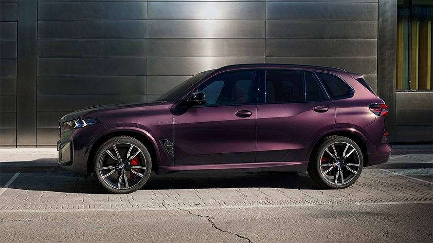 BMW X5 M60i G05 u BMW Individual Mora metalik, 2/3 bočni prikaz