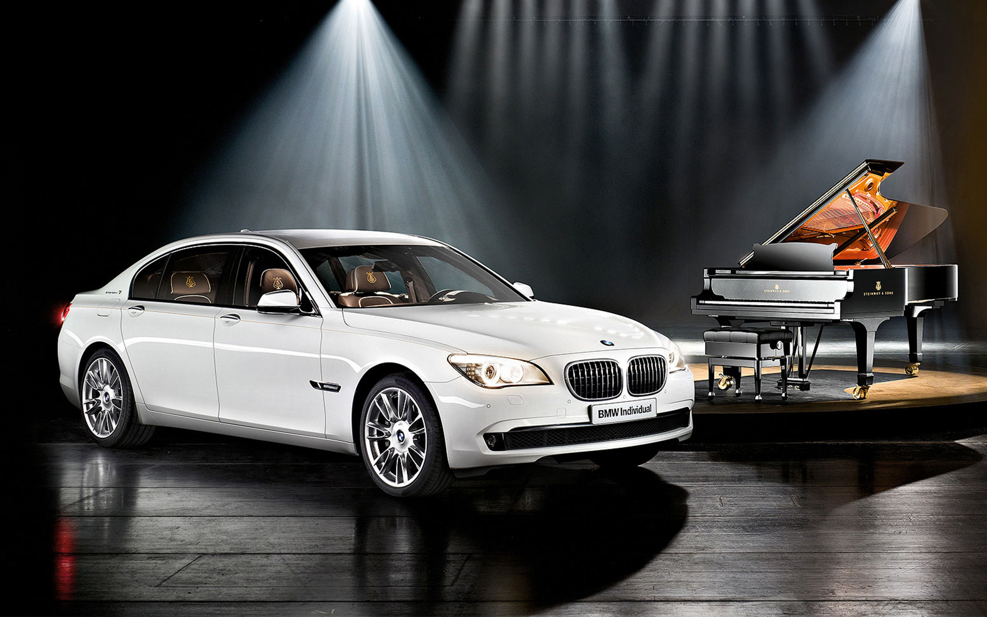 BMW Individual Serije 7 Kompozicija inspirisana Steinway & Sons-om F01 2010 ispred klavira BMW Individual Serije 7 Kompozicija inspirisana Steinway & Sons-om F01 2010 BMW tročetvrtinski bočni prikaz ispred klavira