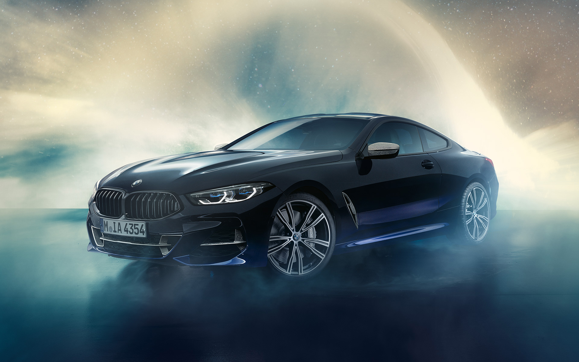 BMW Individual M850i NIGHT SKY G15 2019 tročetvrtinski prednji prikaz ispred kiše meteora BMW Individual M850i NIGHT SKY G15 2019 tročetvrtinski prednji prikaz ispred kiše meteora