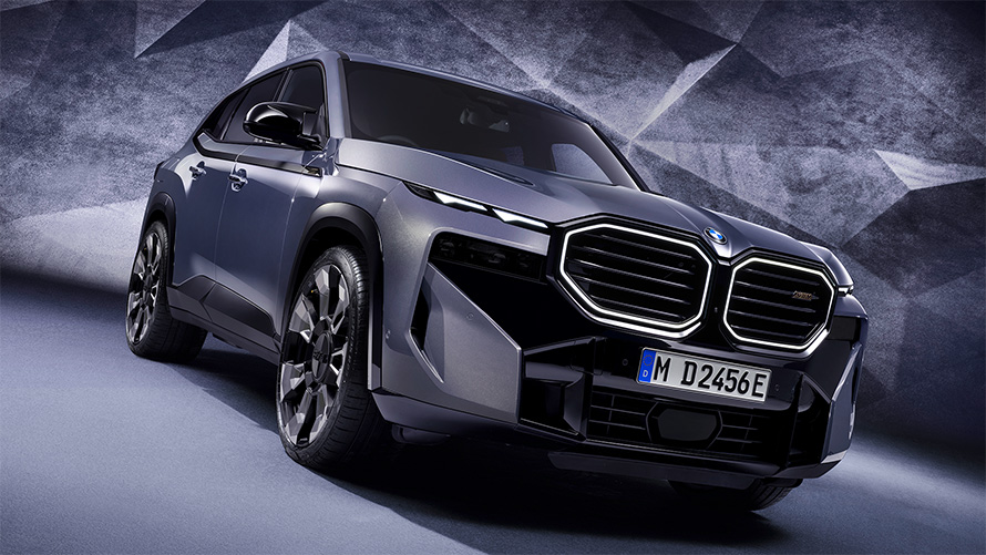 BMW XM G09 2022 BMW Individual Sepia metalik tročetvrtinski prikaz