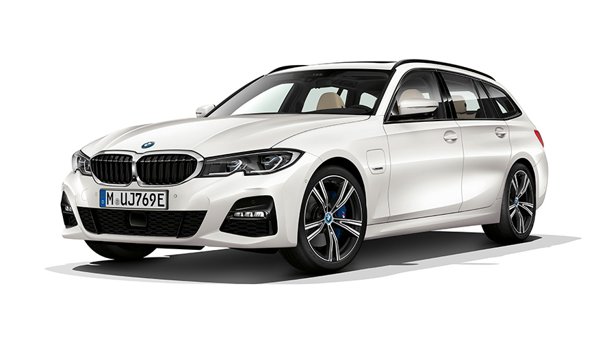 BMW Serija 3 Touring plug-in hibrid tročetvrtinski prednji prikaz BMW Serija 3 Touring plug-in hibrid tročetvrtinski prednji studijski prikaz