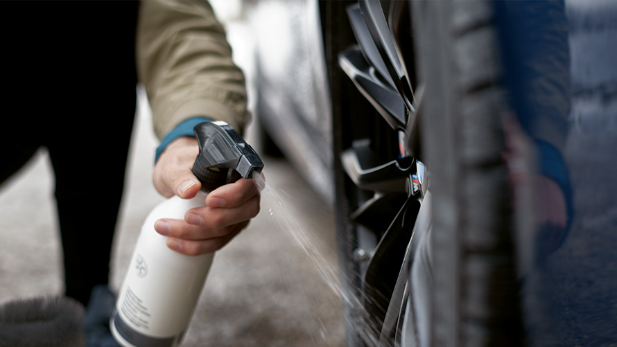 BMW sredstvo za čišćenje naplataka BMW dodaci za jesen i zimu BMW sredstvo za čišćenje naplataka